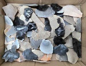 lot 249 image: Box of Raw Assorted Stone for Making Arrowheads