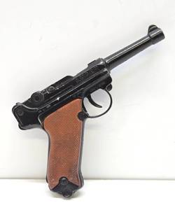 lot 261 image: Very Cool Realistic Vintage Lone Star LUGER 9mm Automatic Cap Pistol - Works Great