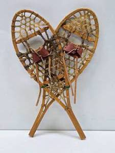 lot 269 image: Excellent Quality Vintage Salesman Sample or Miniature Snowshoes - Made in Canada - 16 Length