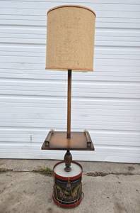 lot 287 image: Vintage 1970s Patriotic Drum & Eagle Lamp Table