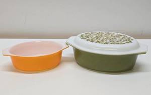 lot 326 image: 2 Pieces of Vintage PYREX Dishware