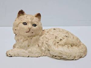 lot 335 image: Vintage Cast Iron Cat Doorstop