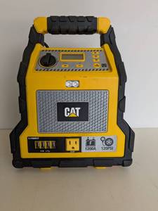 lot 15 image: CAT BATTERY CHARGER