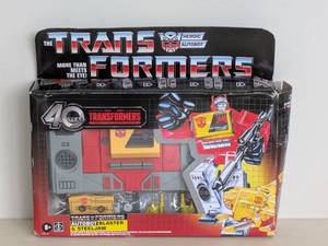 lot 38 image: THE TRANSFORMERS AUTOBOT BLASTER & STEELJAW