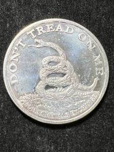 lot 52 image: 1 TROY OZ .999 FINE SILVER DONT TREAD ON ME ROUND