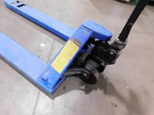 lot 150 image: 5500 lb Pallet Jack  Used