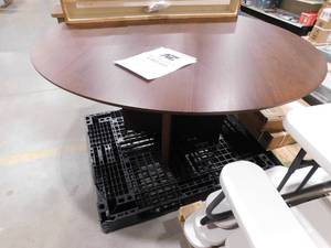 lot 206 image: 59 in Round Table