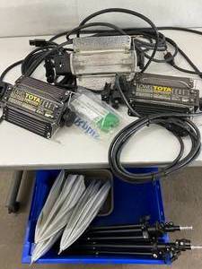 lot 39 image: Lowel Tota-light&nbspPhotography Studio Setup Kit with Flood Lights, Reflectors, and Stands - Good Working Condition