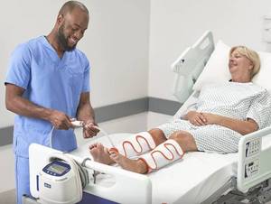 lot 34 image: WOW MSRP $6000 Arjo Huntleigh Flowtron ACS900 Universal Pump with Calf Garment -Intermittent pneumatic compression (IPC) therapy system (Treatment DVTVTE) wauto-recognition of thigh, calf, or foot garments - Works Great