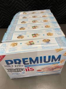 lot 18 image: CA 5 - Nabisco Premium Minis Original Saltine Crackers, 6 Boxes (Best By 092025)