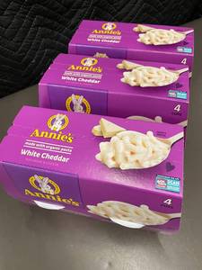 lot 176 image: DE 5 - Annies White Cheddar Macaroni and Cheese Cups, 16-Pack, Organic Pasta