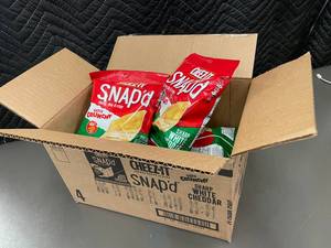 lot 242 image: IL 1 - Cheez-It Snapd Sharp White Cheddar 2.2 oz (6-Pack) - Expires Aug 2025