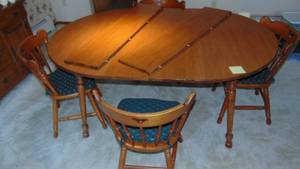 lot 3 image: Maple Drop Side Table with 4 Chairs and 4 Leafs