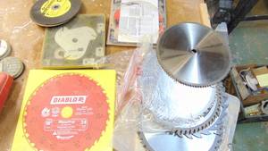 lot 17 image: Various Lot of Saw Blades