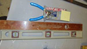 lot 27 image: 2 Levels and Channel Lock 927 Pliers