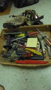 lot 41 image: Various Screwdriver and BungesStraps