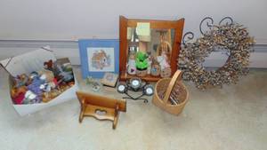 lot 86 image: Assorted Home Decor Items