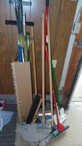 lot 96 image: Lot of Various Cleaning Supply Tools