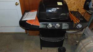 lot 104 image: Outdoor Gas Grill with Tools