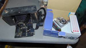 lot 115 image: Vintage Camera and Cannon Powershot A80 Camera