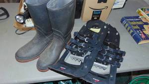 lot 117 image: MSR Denali Snowshoes and Pair of Size 12 Rubber Boots