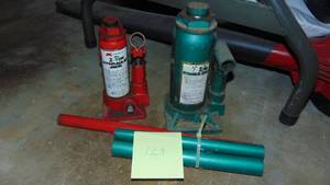 lot 129 image: 2- Bottle Jacks