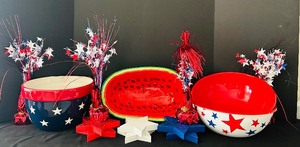 lot 102 image: Variety of Fourth of July Decor