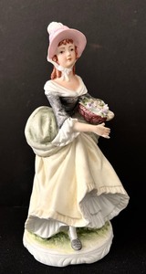 lot 105 image: Vintage 8-Inch Lefton Porcelain Lady Figurine