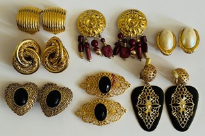 lot 60 image: Assorted Vintage Clip-On Earrings