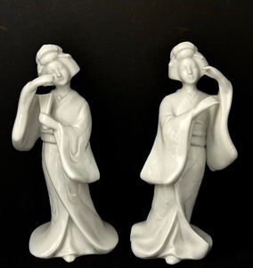 lot 49 image: Pair of 6.5-Inch Homco Japan Porcelain Geisha Figurines