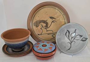 lot 73 image: Eclectic Pottery Collection