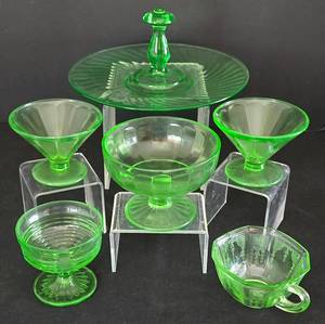 lot 78 image: Eclectic Selection of Vintage Uranium Glass Treasures including a Vintage Anchor Hocking Uranium Glass Sandwich Server