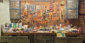 lot 122 image: Wow Huge Selection of Hand Tools & Accessories