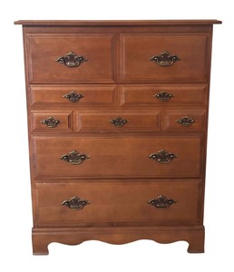 lot 5 image: Distinctive Vintage Dresser
