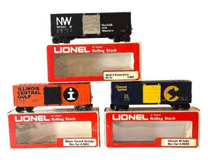 lot 19 image: Lionel O Scale Hi-Cube Box Car Set Illinois Central, Chessie, Norfolk & Western