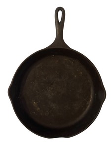 lot 24 image: Wagner Ware Sidney O 12-Inch Cast Iron Skillet