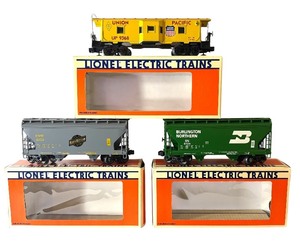lot 29 image: Lionel Burlington Northern, Chicago Northwestern, and Union Pacific Train Cars