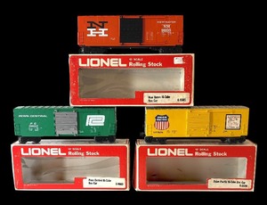 lot 33 image: Set of 3 Lionel Hi-Cube O Scale Box Cars New Haven, Penn Central, Union Pacific