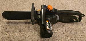 lot 135 image: Electric Worx 10 Chainsaw and Tree Pruner