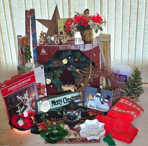 lot 148 image: Vast Festive Christmas Collection