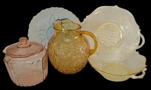 lot 155 image: Pretty Vintage Glassware Grouping including Vintage 1960s Anchor Hocking Honey Gold Amber Glass Pitcher