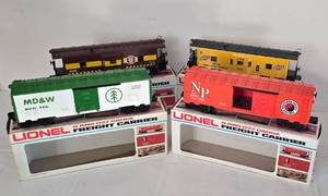 lot 164 image: Lionel 0 & 027 Gauge Freight Carrier Train Cars