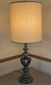 lot 168 image: Distinctive Brass Lamp