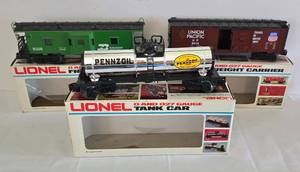 lot 172 image: Trio of Lionel 0 & 027 Gauge Train Cars