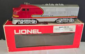 lot 9 image: Die Cast Lionel Santa Fe Engine