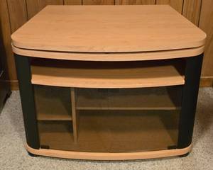 lot 182 image: Oak Veneer Entertainment Stand