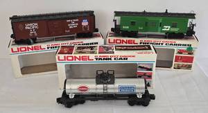 lot 184 image: Three Lionel 0 & 027 Gauge Train Cars
