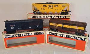 lot 196 image: Lionel Electric Train Car Trio
