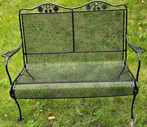 lot 211 image: Metal Patio  Garden Bench