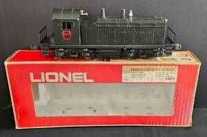 lot 233 image: Die Cast Lionel Pennsylvania Diesel Switcher